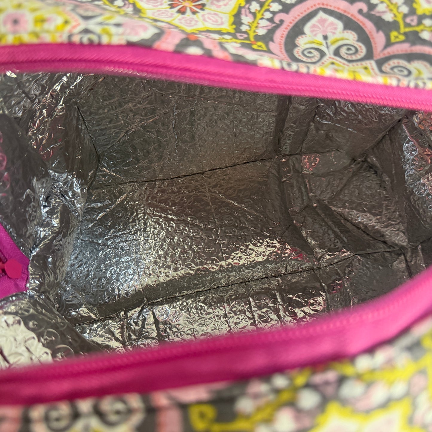 Luxury Handmade Insulated Lunch Bag – Elegant Fabric Design with Hot Pink Zipper